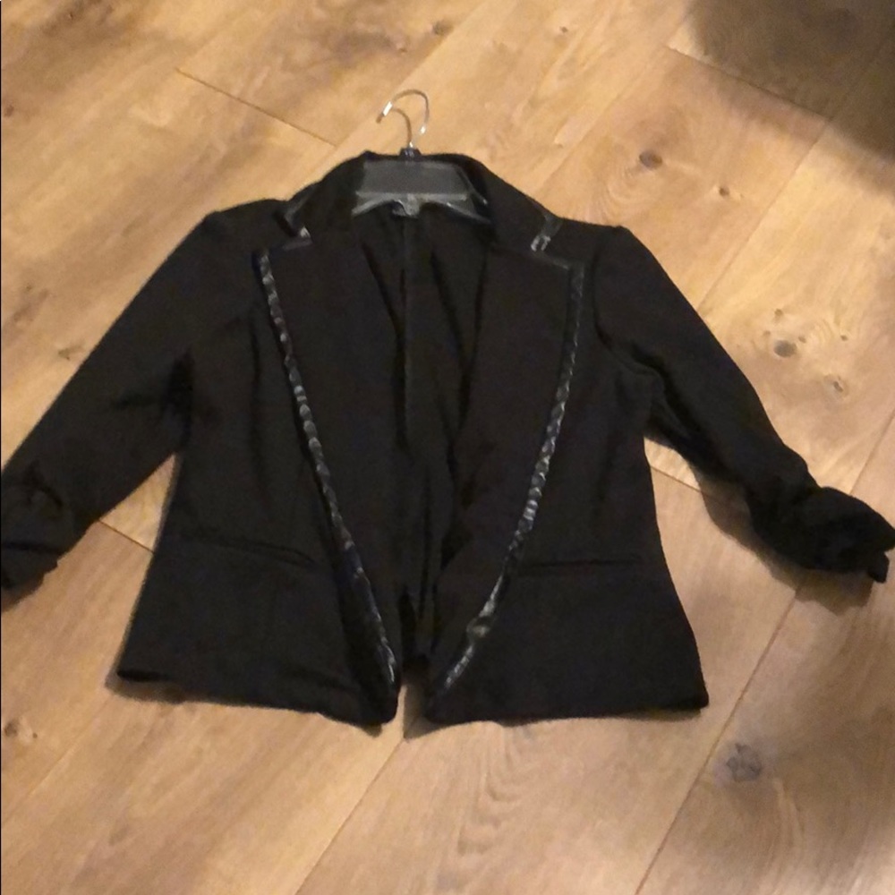 Black Quarter Length Arm Blazer